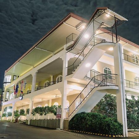 Kingsley'S Hotel And Gastro Pub Mabalacat Exteriör bild