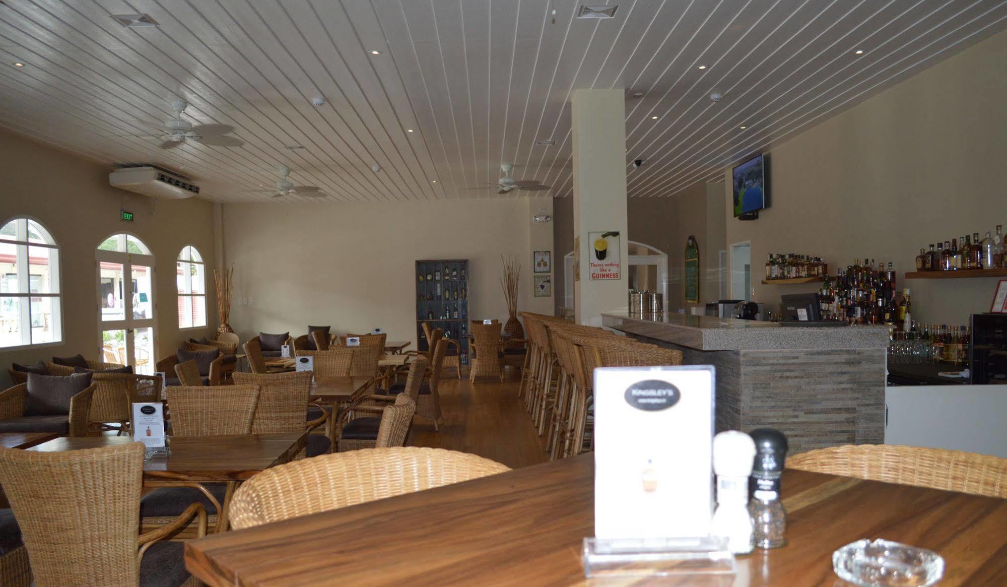 Kingsley'S Hotel And Gastro Pub Mabalacat Exteriör bild