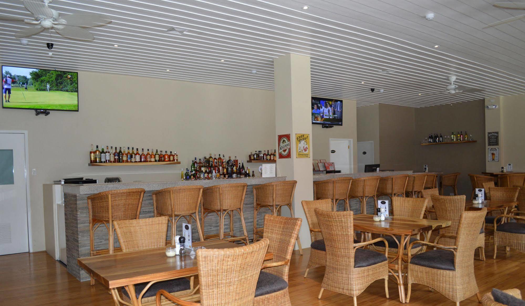 Kingsley'S Hotel And Gastro Pub Mabalacat Exteriör bild
